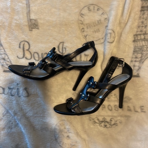 Womens black heels size 8 B - Picture 2 of 4